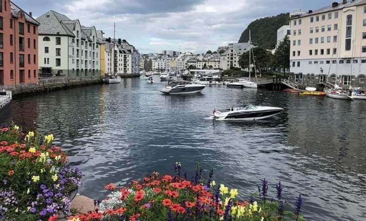 Koselig Garasjeloft! Lejlighed Langevag Eksteriør billede